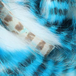 Hareline Tiras anchas de piel de conejo con pelo Magnum Tiger Barred